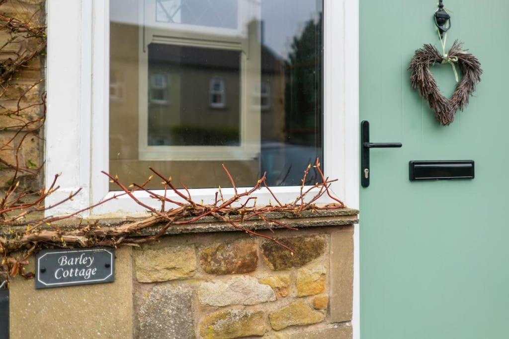 Barley Cottage Whittington  エクステリア 写真