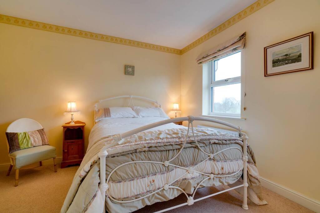Barley Cottage Whittington  エクステリア 写真