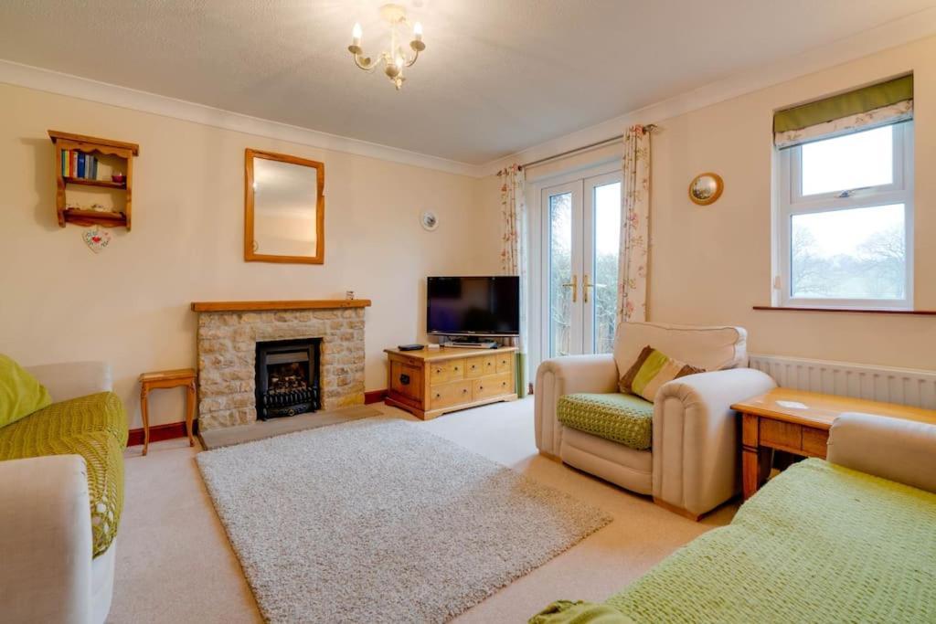 Barley Cottage Whittington  エクステリア 写真