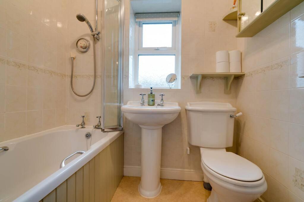 Barley Cottage Whittington  エクステリア 写真