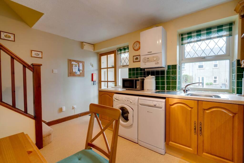 Barley Cottage Whittington  エクステリア 写真
