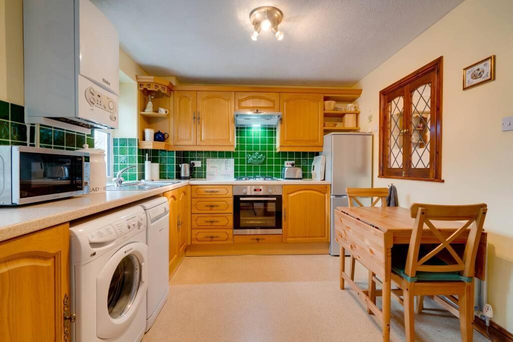 Barley Cottage Whittington  エクステリア 写真