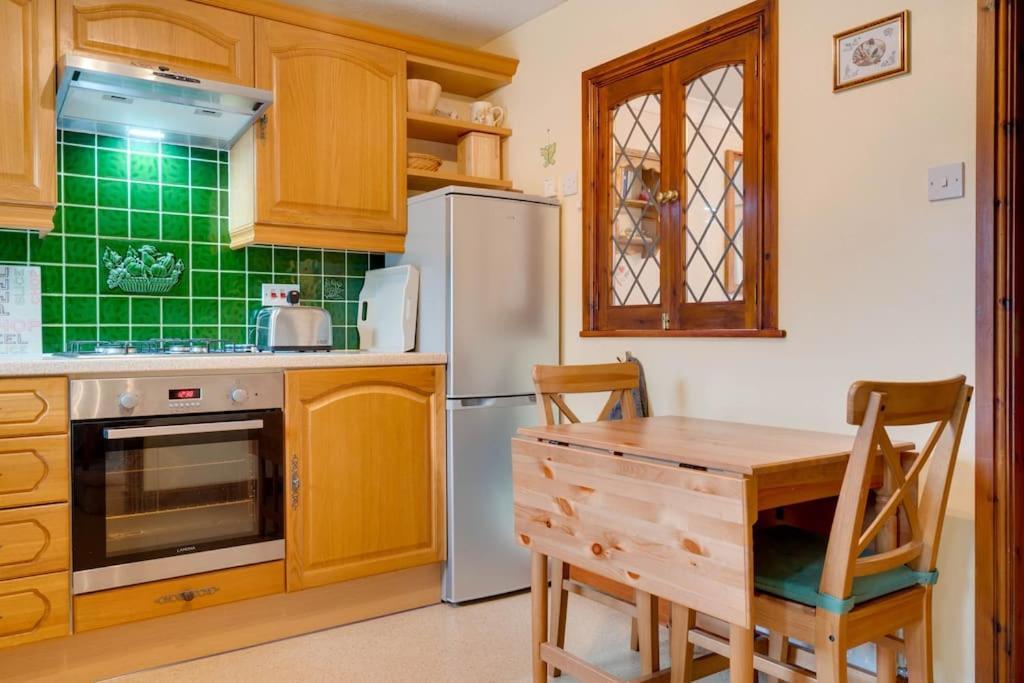 Barley Cottage Whittington  エクステリア 写真