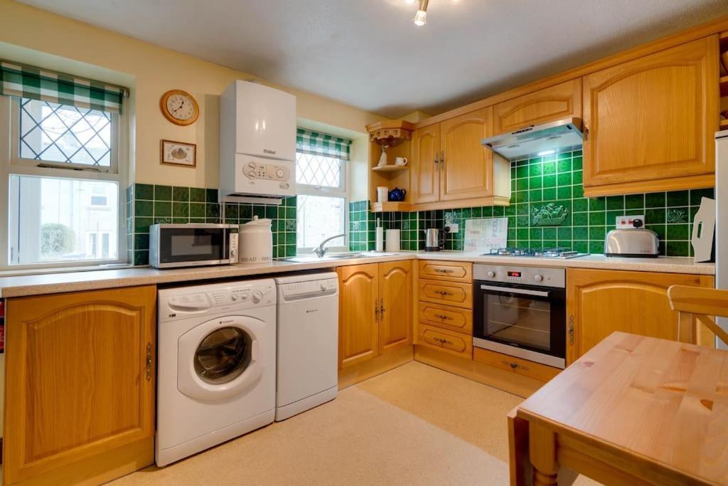 Barley Cottage Whittington  エクステリア 写真
