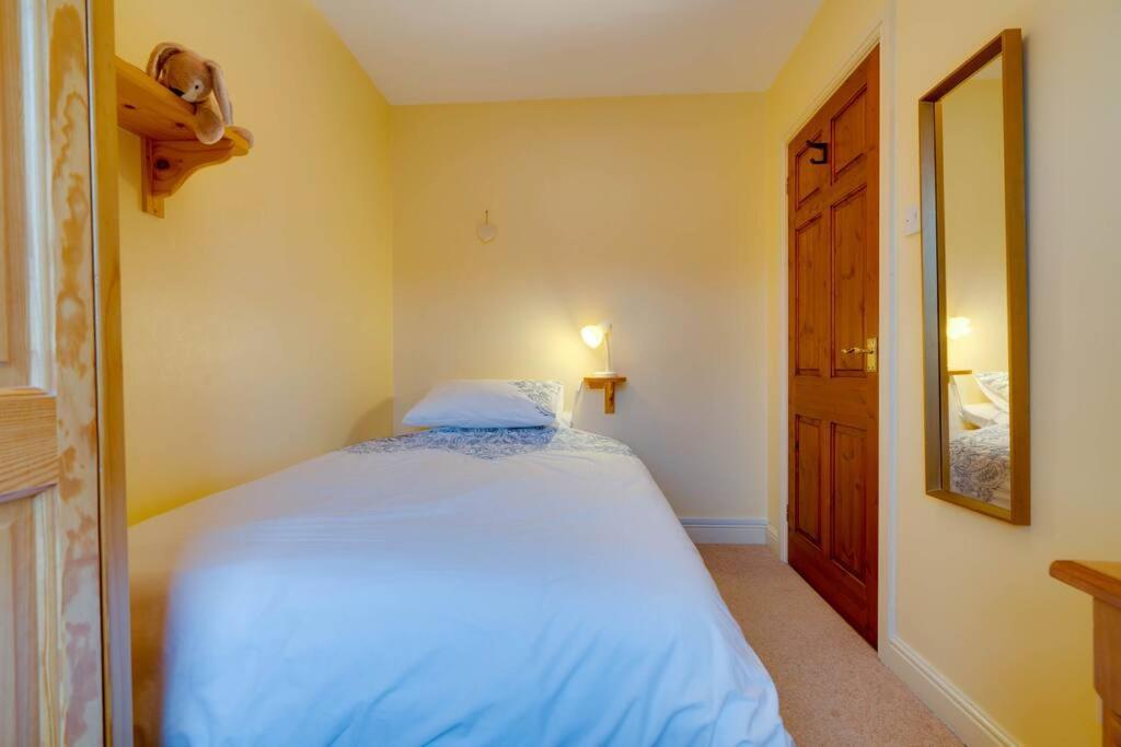 Barley Cottage Whittington  エクステリア 写真